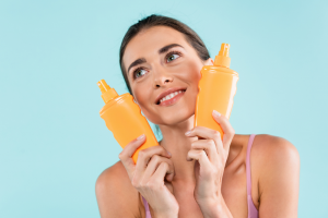Rozdiely medzi prírodnou a syntetickou kozmetikou na opaľovanie: Aká je lepšia voľba pre vašu pokožku?